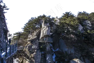 陡峭风景秀丽的山峰