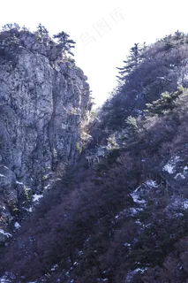 险峻重峦叠嶂的山峰 险峻重峦叠嶂的山峰