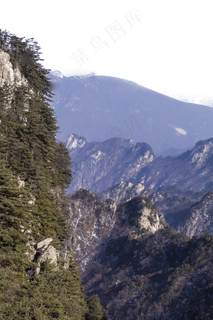 层峦叠嶂陡峭的山峰 层峦叠嶂陡峭的山峰