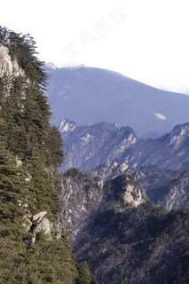 层峦叠嶂陡峭的山峰 层峦叠嶂陡峭的山峰