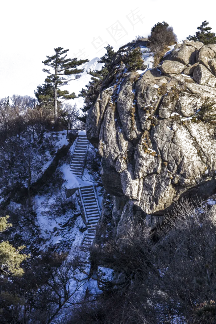 高耸如云陡峭的山峰(2574X3861(DPI:300))psd模版下载