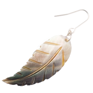 实物摄影图墨绿渐变叶子形状耳环