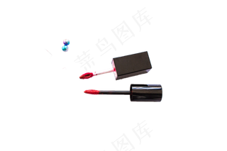 两只滋润的新款女士润唇膏png素材,免抠元素