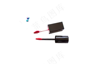 两只滋润的新款女士润唇膏png素材,免抠元素