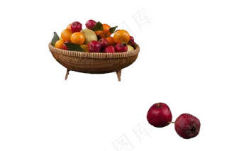 一篮子水果和两个山楂