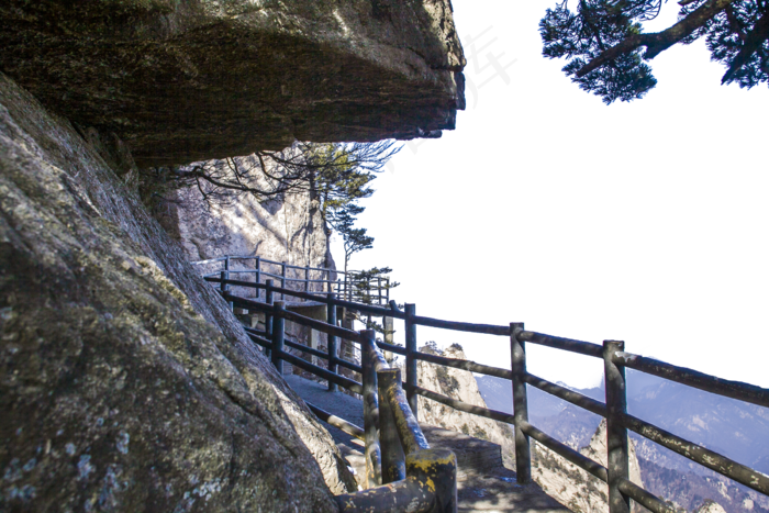 陡峭风景秀丽的大山
