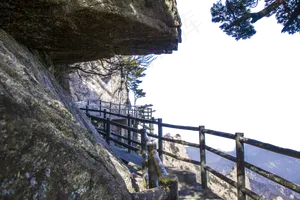 陡峭风景秀丽的大山
