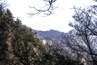 陡峭风景秀丽的山峰