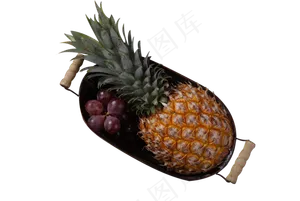 一盘子水果菠萝葡萄