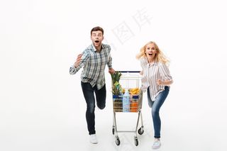 一对震惊的夫妇的完整画像