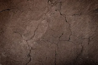 龟裂贫瘠的地面，干燥的土壤纹理背景，土层的形式，颜色和质地，背景土的纹理层