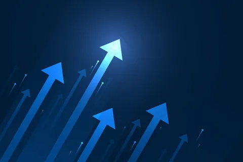 深蓝色背景上的亮箭头向上电路，带有复制空间复制插图，业务增长概念。