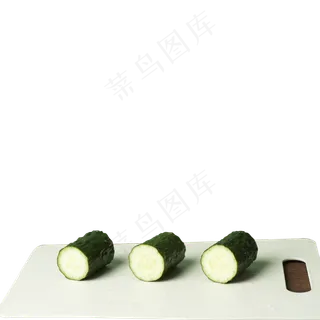 一盘新鲜的黄瓜段免抠图