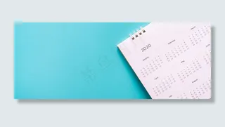 plann工作和生活概念的蓝色背景日历2020月