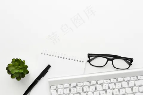 白色背景平放桌上的物品 白色背景平放桌上的物品