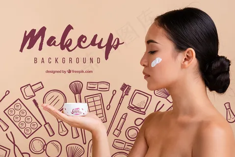 侧视拿着护肤液模型样机的女人