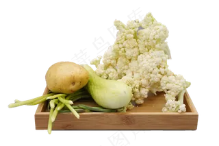 木盘装蔬菜食材