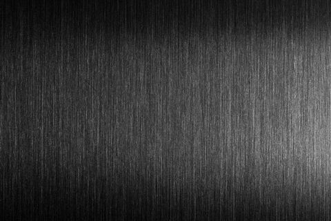 坚硬的金属。有硬反射的拉丝金属。