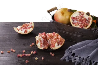 小清新珊瑚红石榴