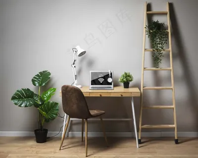 带笔记本电脑的桌面概念