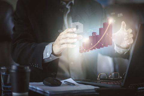 商家用高科技虚拟现实盈利图。商业技术和数字营销的概念。 商家用高科技虚拟现实盈利图。商业技术和数字营销的概念。