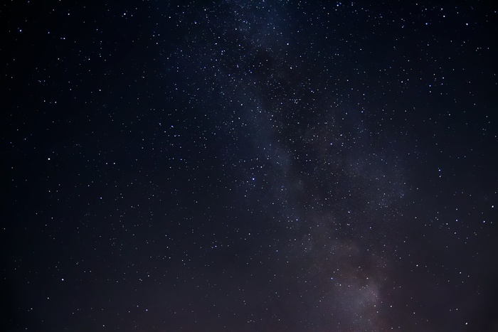 迷人星空的低角度拍摄