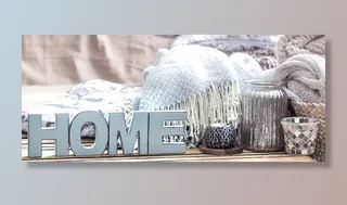 客厅桌子上的家居舒适装饰元素