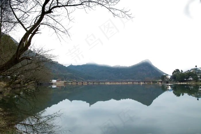 山水连绵水清树绿(2000X1333(DPI:300))psd模版下载