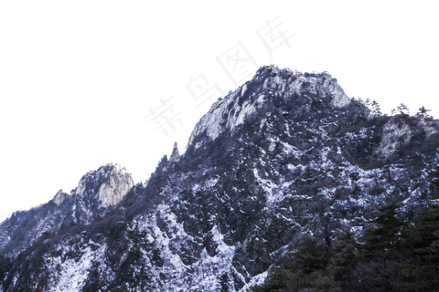 连绵陡峭的群山