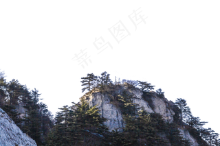 连绵起伏陡峭的大山