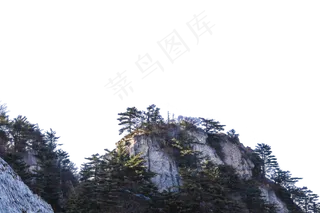 连绵起伏陡峭的大山