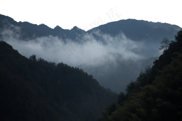 绵延起伏险峻的山峰(2000X1498(DPI:300))psd模版下载