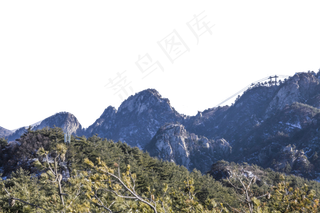 绵延起伏陡峭的大山