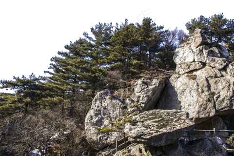 陡峭风景秀丽的大山