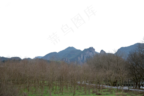 绵延起伏险峻的山峰