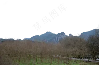 绵延起伏险峻的山峰