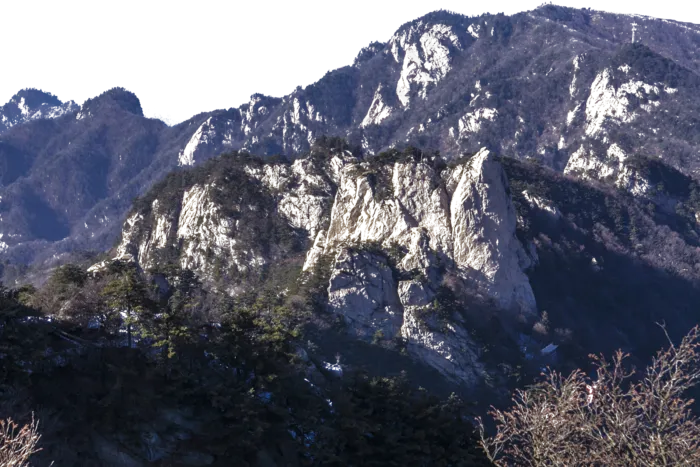 绵延起伏陡峭的大山(2400X1600(DPI:300))psd模版下载