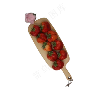 一盘美味新鲜的奶油草莓