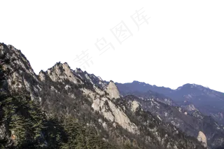 绵延起伏陡峭的大山