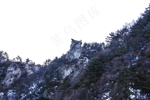 群山连绵陡峭的大山