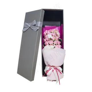 礼盒里的粉色花束