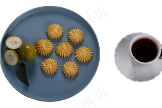 休闲食品咖啡盘子里的点心饼干水