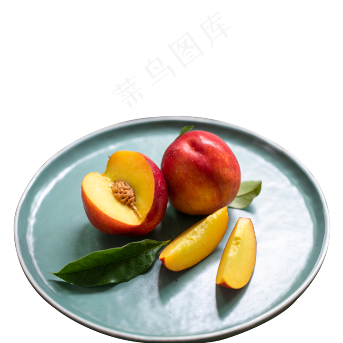 一盘切开的桃子水果