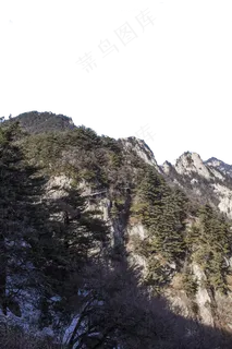 高耸入云陡峭的山峰 高耸入云陡峭的山峰
