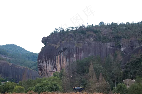陡峭重峦叠嶂的山峰 陡峭重峦叠嶂的山峰