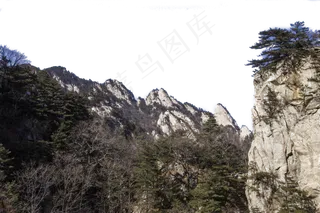 陡峭风景秀丽的山峰