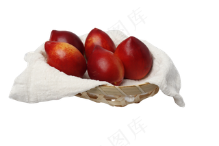 竹盘子里的红色桃子png素材