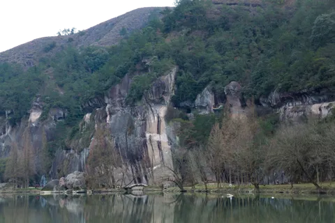 风景秀丽险峻的山峰 风景秀丽险峻的山峰