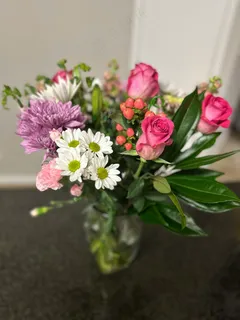 缤纷春日花束静谧绽放