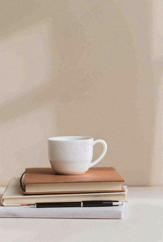 书本课本上的咖啡饮料教师节唯美摄影图